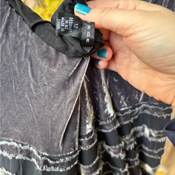 Erge Black Velvet Chemise - Picture 8 of 8